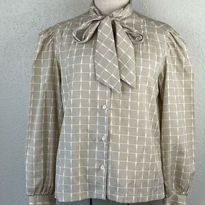 Vintage Russ Petites Womens Tan and White Button Down Long Sleeve Blouse Size M